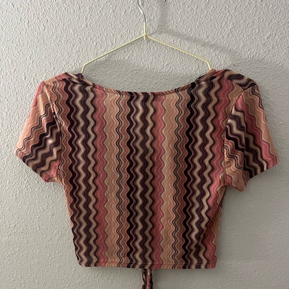 PinkVanilla Zigzag Ruched Crop Top - Picture 2 of 3